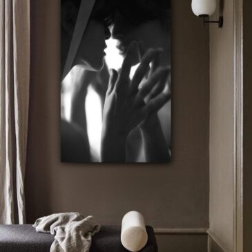 Schwarz-weißes Wandbild eines Frauenporträts