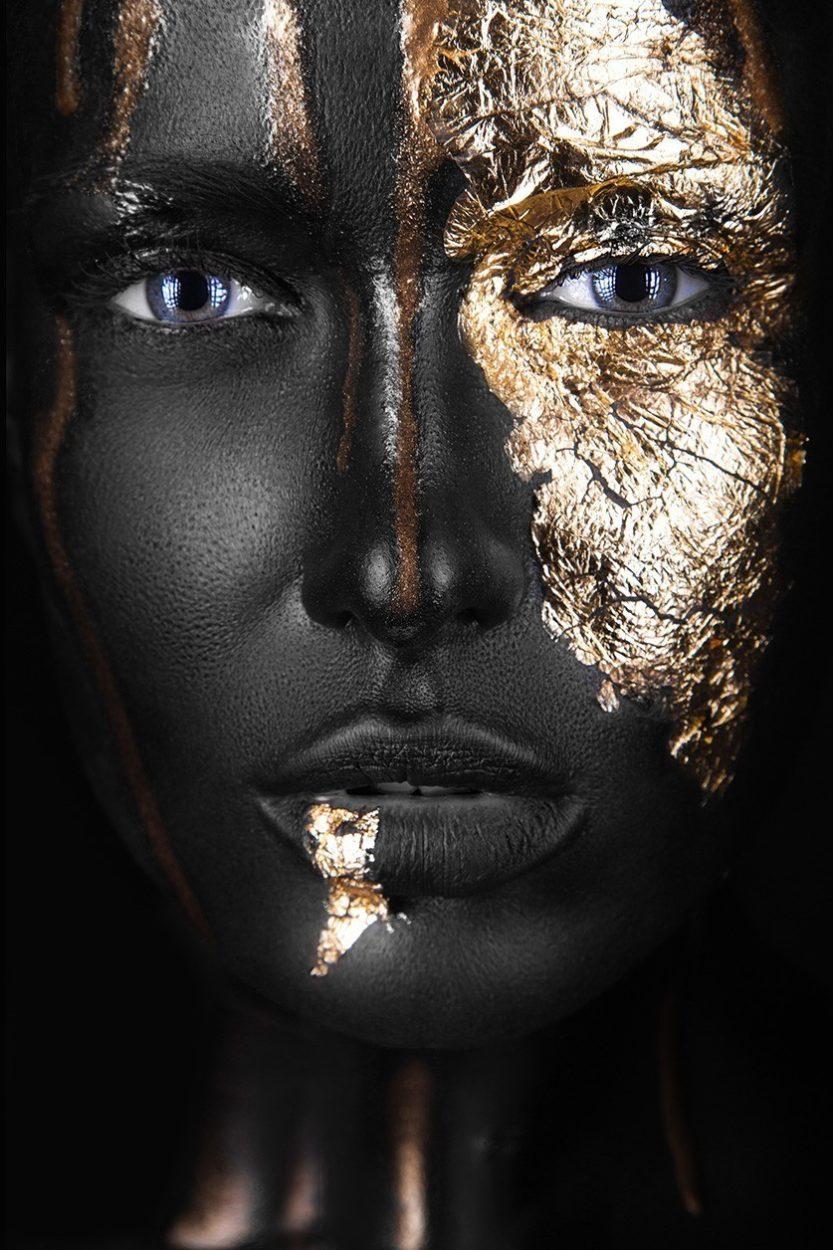 Künstlerisches Porträt Noir Gold auf Plexiglas