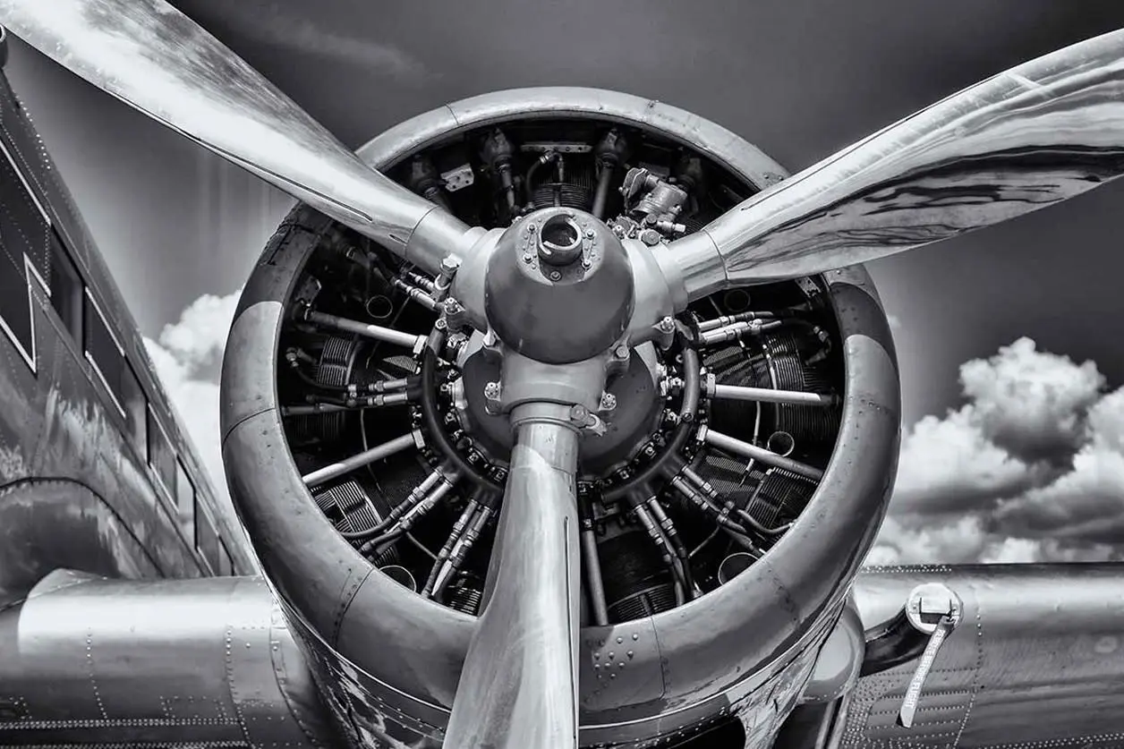 Peinture en noir et blanc de l&#39;avion avec des propulseurs