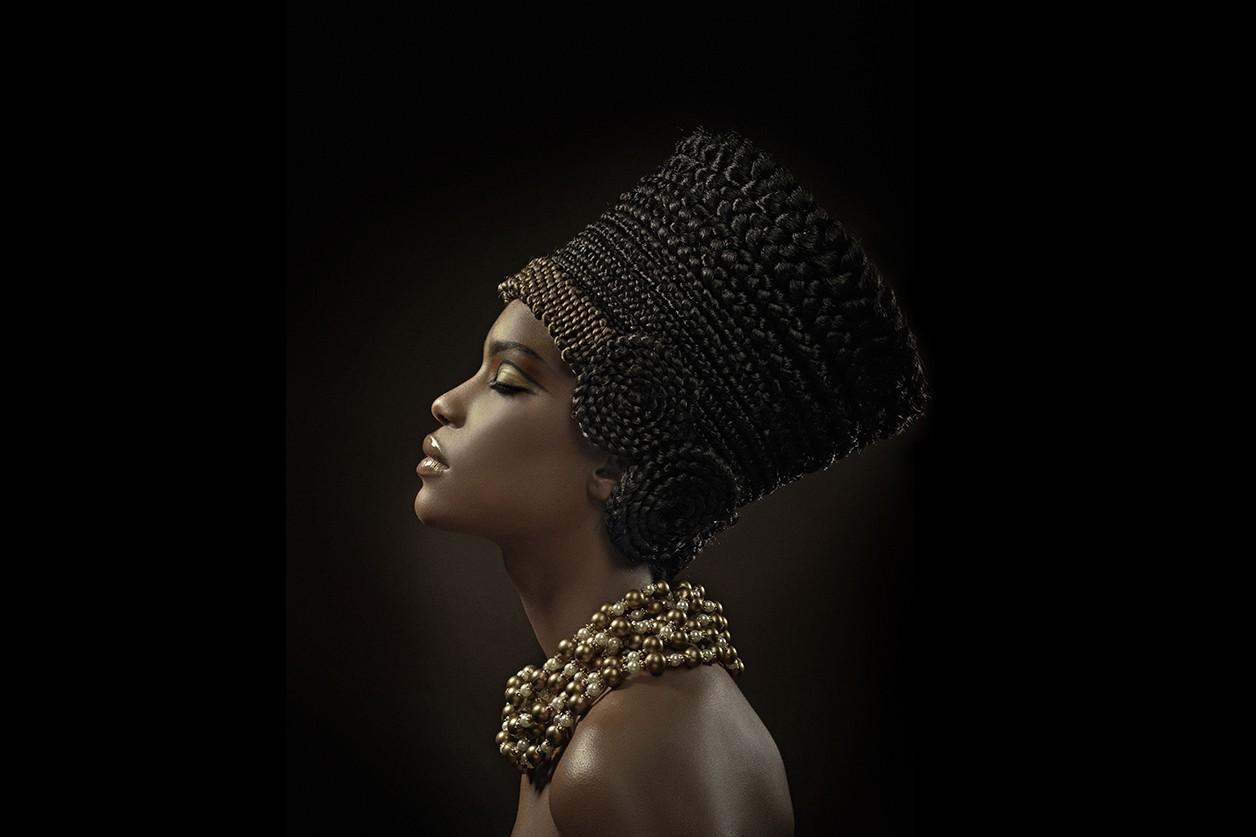 Wall decoration of an African woman