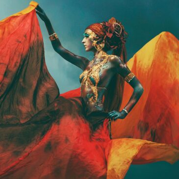 Künstlerische Wanddekoration einer schönen Fantasiefrau