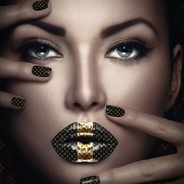 Art mural en plexiglas lèvres dorées