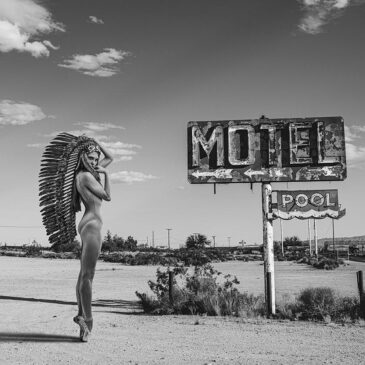 Black and white art van mooie American woman