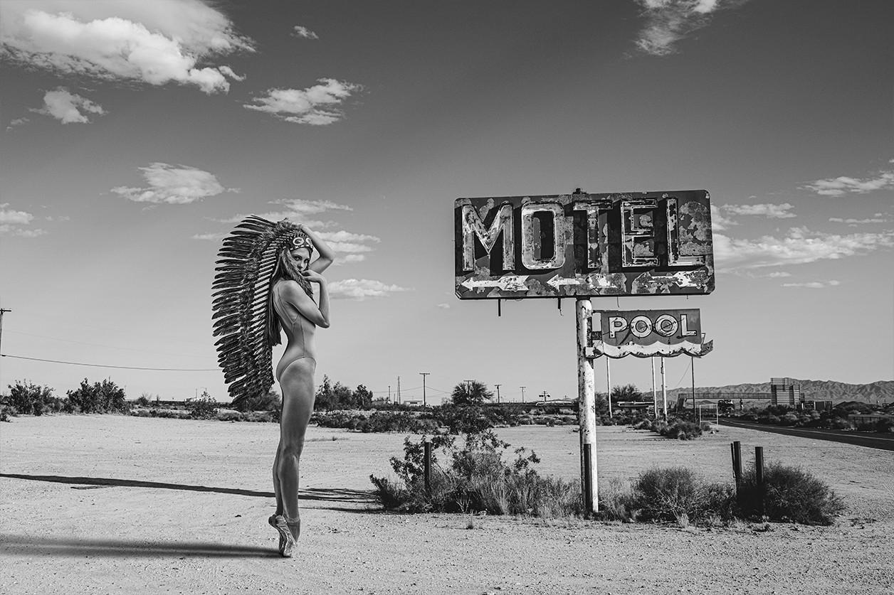 Black and white art van mooie American woman