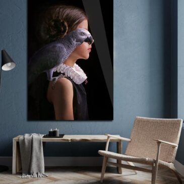 Portrait baroque d'une jeune fille avec un perroquet