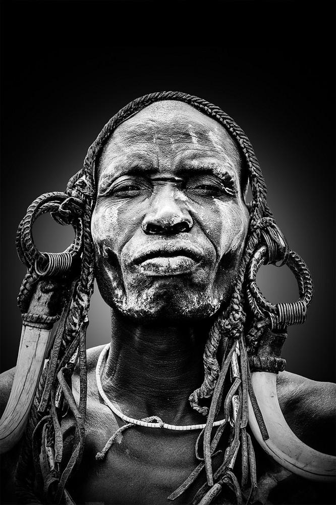 Afrikaans zwart wit tribal portret