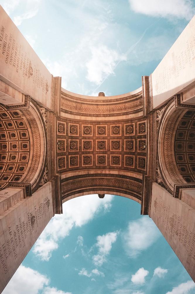 Plexiglas photo art shows the historic Arc de Triomphe