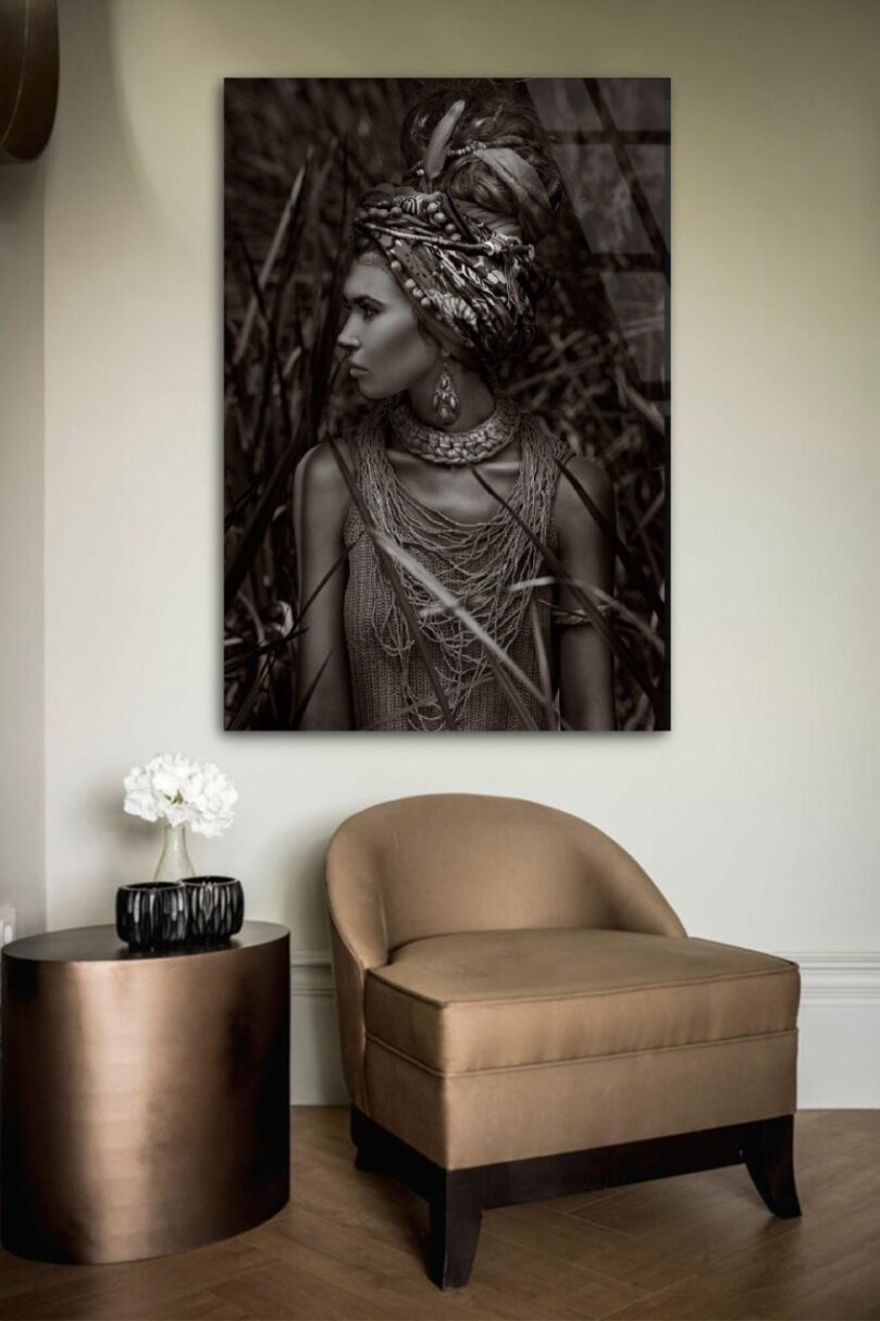 Black and white wall art woman