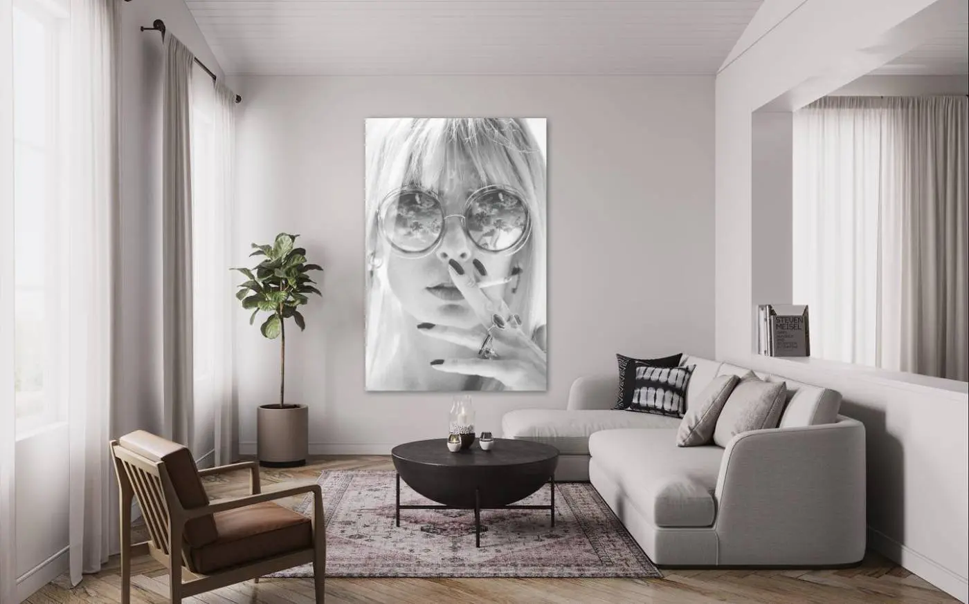 Schwarz -Weiß -Foto einer schönen blonden Frau
