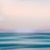 Abstracte seascape in blauwe en roze tinten
