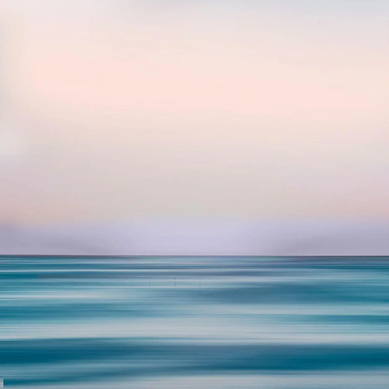 Abstracte seascape in blauwe en roze tinten