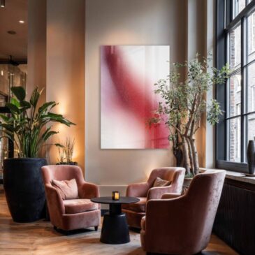 Decoración de pared abstracta con colores rojos