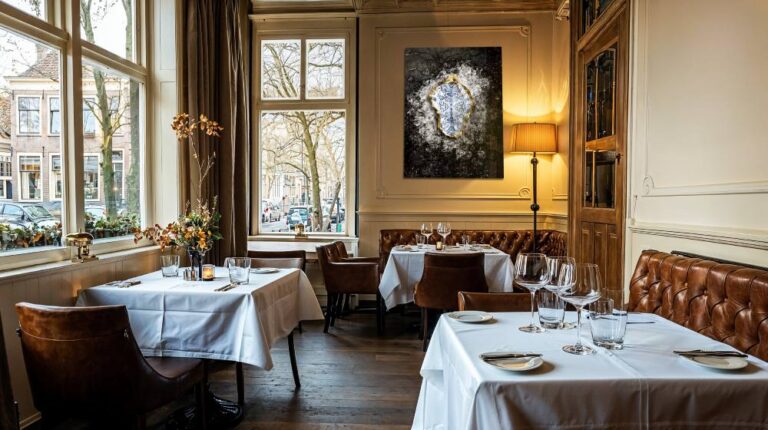 Plexiglas schilderij en acrylglas wanddecoratie voor kantoren en horecaruimtes met luxe uitstraling.