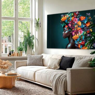 Flower Power Woman IV – luxuriöses florales Frauenporträt über dem Sofa