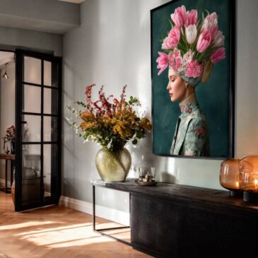 Blumenporträt einer Frau der Lady of Blooms in elegantem Interieur