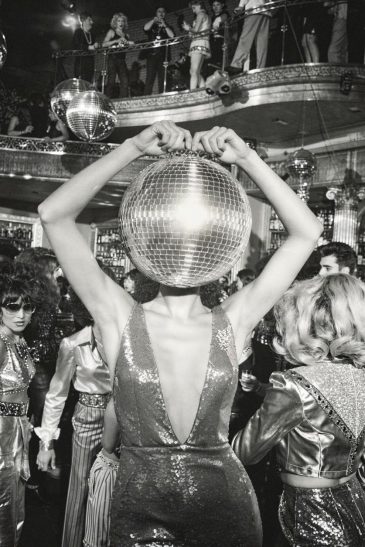 Studio54 Nights zwart wit vrouwenportret schilderij met fashion en nightlife uitstraling