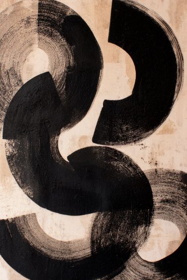 Abstract wabi sabi schilderij met zwarte brush strokes op beige achtergrond japandi wanddecoratie tweeluik set met wabi sabi II