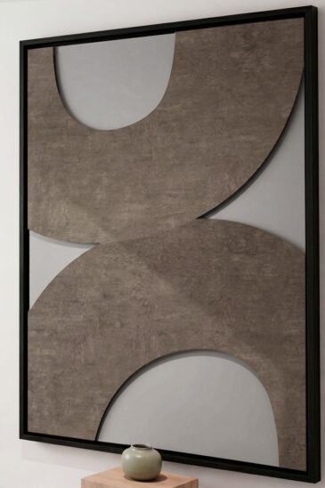 Minimalistische 3D wanddecoratie met organische vormen in taupe en beige tinten