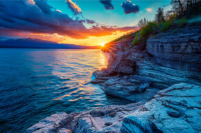 Photo d&#39;art du coucher de soleil au bord de la mer