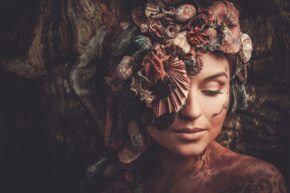 Artistiek portret van een mooie vrouw
